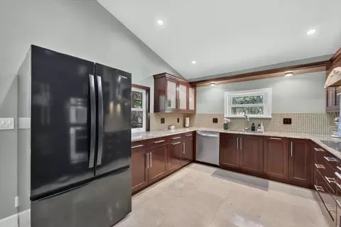 Kitchen - 11302 Sandpine Rd, Riverview, FL 33569 photo 5 of 8