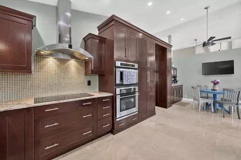 Kitchen - 11302 Sandpine Rd, Riverview, FL 33569 photo 4 of 8