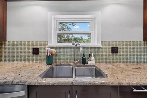 Kitchen - 11302 Sandpine Rd, Riverview, FL 33569 photo 7 of 8