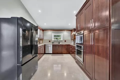 Kitchen - 11302 Sandpine Rd, Riverview, FL 33569 photo 3 of 8