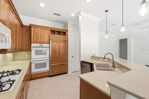 Kitchen - 13860 Siena Loop, Bradenton, FL 34202 photo 8 of 9