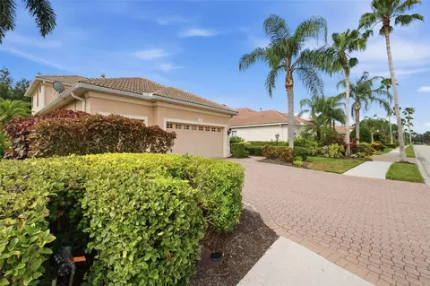Exterior - 13860 Siena Loop, Bradenton, FL 34202 photo 4 of 18