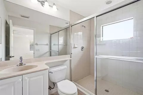 Bath - 13860 Siena Loop, Bradenton, FL 34202 photo 3 of 8