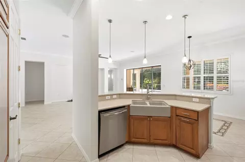 Kitchen - 13860 Siena Loop, Bradenton, FL 34202 photo 7 of 9