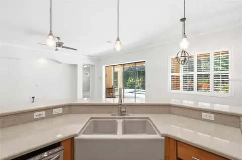 Kitchen - 13860 Siena Loop, Bradenton, FL 34202 photo 6 of 9