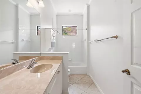 Bath - 13860 Siena Loop, Bradenton, FL 34202 photo 2 of 8