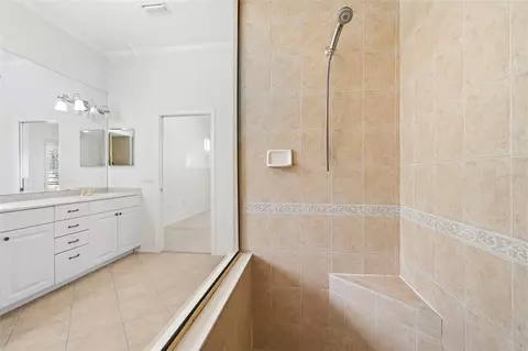 Bath - 13860 Siena Loop, Bradenton, FL 34202 photo 6 of 8