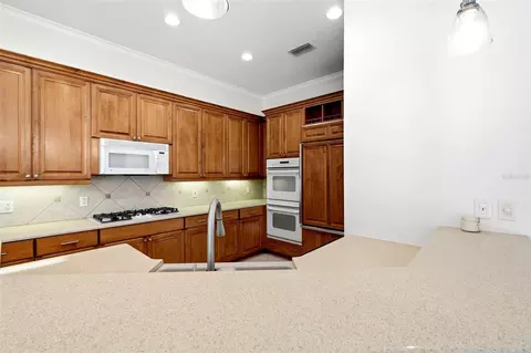Kitchen - 13860 Siena Loop, Bradenton, FL 34202 photo 3 of 9