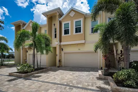 726 Grand Cypress Ln, Tarpon Springs, FL 34689