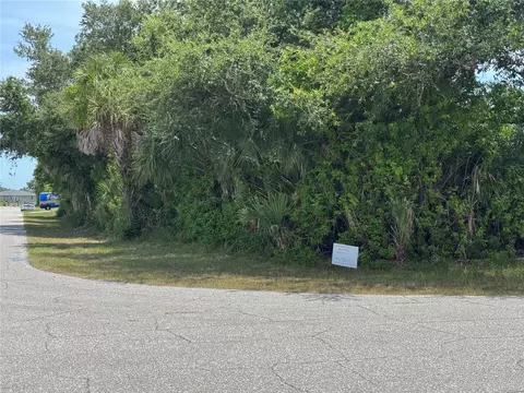 7251 Finnegan St, Port Charlotte, FL 33981