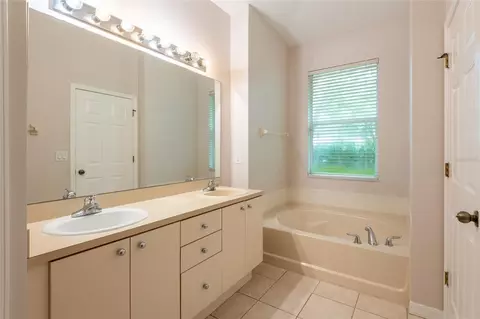 Bath - 11112 Holly Cone Dr, Riverview, FL 33569 photo 2 of 4