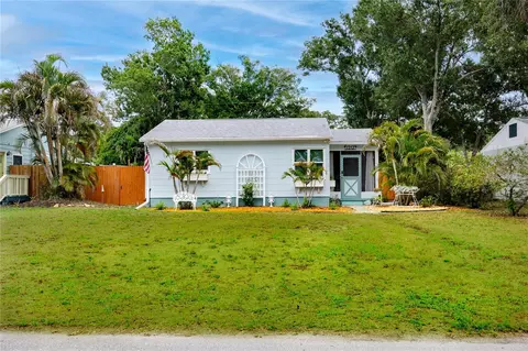 1212 Hull St S, Gulfport, FL 33707