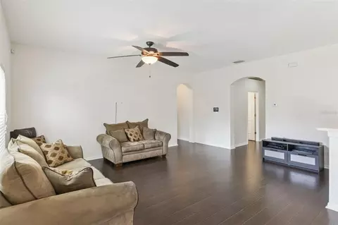 725 Star Pointe Dr, Seffner, FL 33584 photo 4