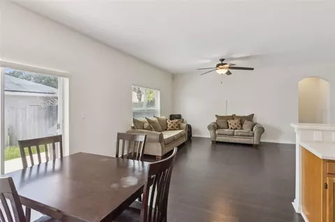 725 Star Pointe Dr, Seffner, FL 33584 photo 9