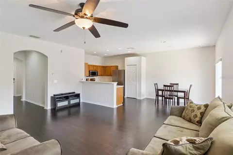 725 Star Pointe Dr, Seffner, FL 33584 photo 7