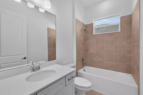 Bath - 13260 Tulum Loop, Venice, FL 34293 photo 1 of 3