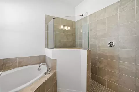 Bath - 13260 Tulum Loop, Venice, FL 34293 photo 2 of 3