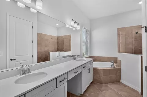 Bath - 13260 Tulum Loop, Venice, FL 34293 photo 2 of 3