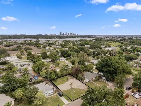 3963 Neptune Dr SE, Saint Petersburg, FL 33705