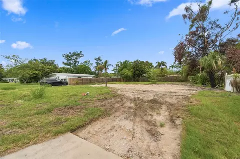 3963 Neptune Dr SE, Saint Petersburg, FL 33705