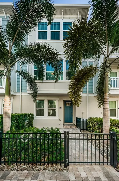 815 Burlington Ave N, Saint Petersburg, FL 33701