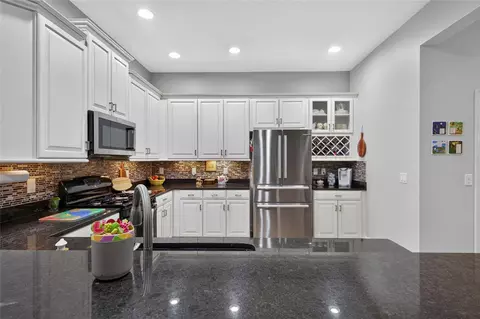 Kitchen - 6144 Cliff House Ln, Riverview, FL 33578 photo 3 of 5
