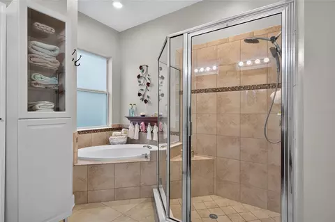 Bath - 6144 Cliff House Ln, Riverview, FL 33578 photo 5 of 9