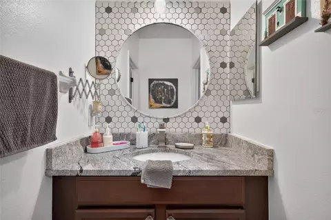 Bath - 6144 Cliff House Ln, Riverview, FL 33578 photo 8 of 9
