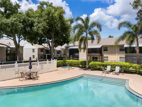 3812 N Oak Dr #M72, Tampa, FL 33611