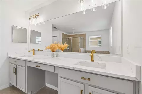 Bath - 12410 Latchford Stream Pl, Riverview, FL 33579 photo 2 of 4