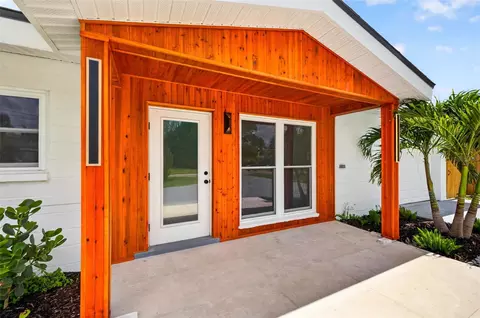1524 Carson Cir NE, Saint Petersburg, FL 33703
