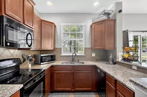 Kitchen - 8833 Moonlit Meadows Loop, Riverview, FL 33578 photo 4 of 4