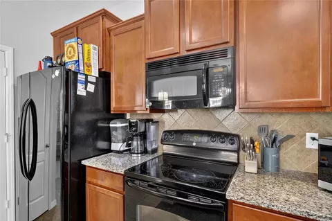 Kitchen - 8833 Moonlit Meadows Loop, Riverview, FL 33578 photo 2 of 4