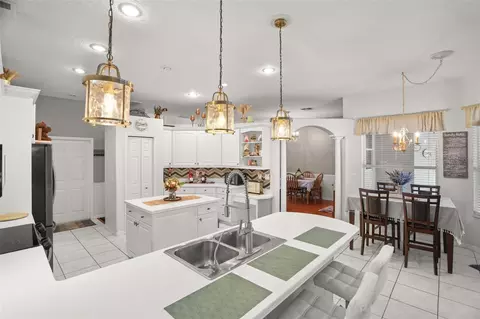 Kitchen - 2117 Larkspur Ct, Trinity, FL 34655 photo 4 of 7
