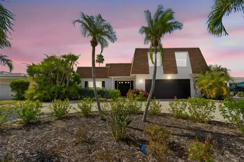 775 Capri Blvd, Treasure Island, FL 33706