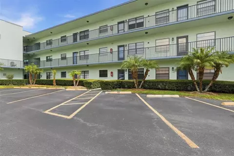 5973 Terrace Park Dr N #109, Saint Petersburg, FL 33709