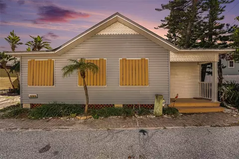 125 95th Ave, Treasure Island, FL 33706