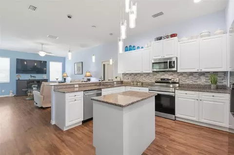Kitchen - 6416 18th Ave E, Bradenton, FL 34208 photo 3 of 4