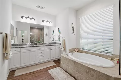 Bath - 6416 18th Ave E, Bradenton, FL 34208 photo 1 of 3
