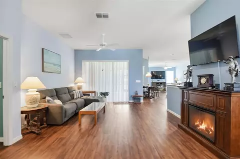 Living - 6416 18th Ave E, Bradenton, FL 34208 photo 2 of 3