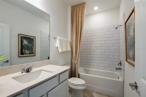 Bath - 4467 SW 82nd Loop, Ocala, FL 34476 photo 2 of 2