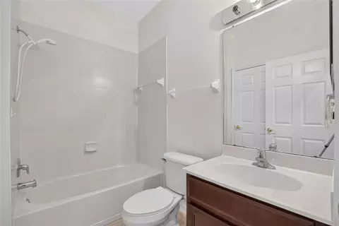 Bath - 132 Shell Falls Dr, Apollo Beach, FL 33572 photo 2 of 5