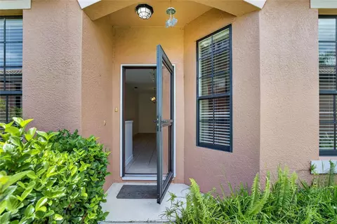 Entry Way - 132 Shell Falls Dr, Apollo Beach, FL 33572 photo 3 of 4