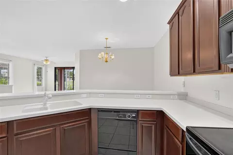 Kitchen - 132 Shell Falls Dr, Apollo Beach, FL 33572 photo 4 of 4