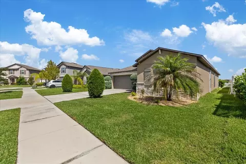 Exterior - 11803 Blackeyed Susan Dr, Riverview, FL 33579 photo 4 of 7