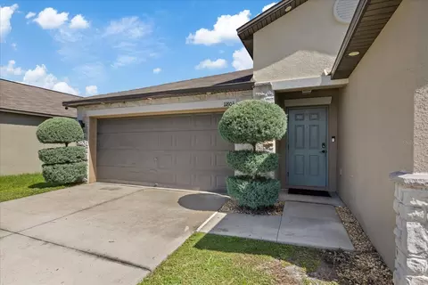 Exterior - 11803 Blackeyed Susan Dr, Riverview, FL 33579 photo 5 of 7