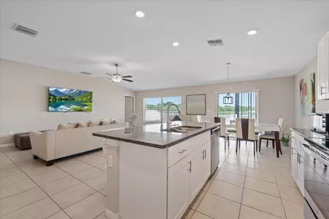 Kitchen - 11803 Blackeyed Susan Dr, Riverview, FL 33579 photo 2 of 4