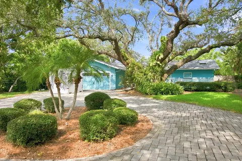 1111 Carlton Rd, Tarpon Springs, FL 34689