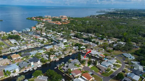 318 Circle Dr, Palm Harbor, FL 34683