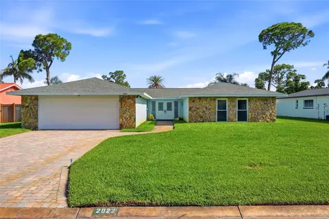 2022 Tanglewood Dr NE, Saint Petersburg, FL 33702